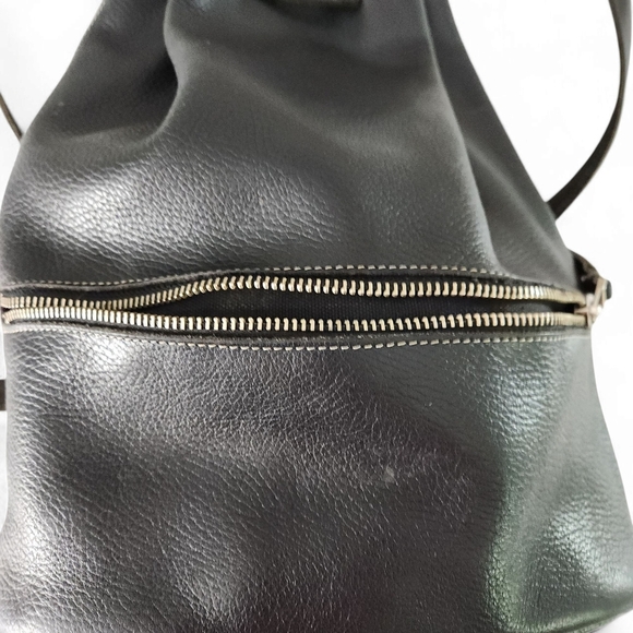 ROOTS Vintage Genuine Leather Black Drawstring Backpack - Picture 4 of 13